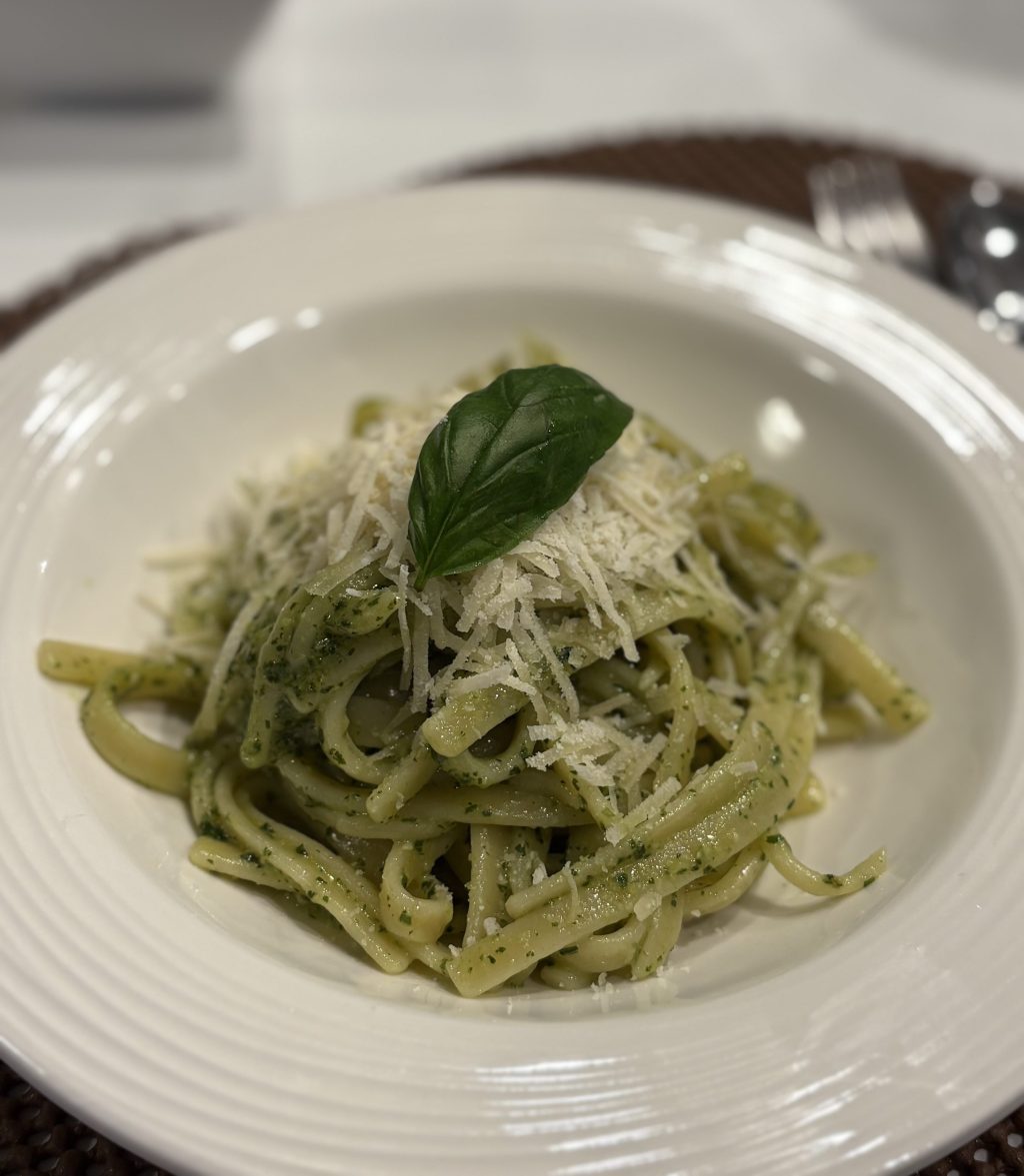 Authentic Italian Fettuccine With Homegrown Basil Pesto (생바질&nbsp;파스타)